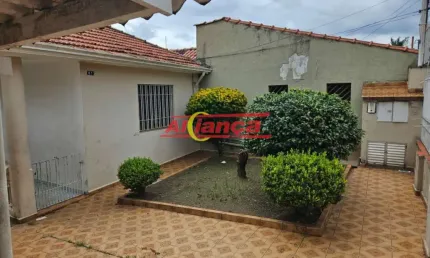 IMÓVEL NA VILA MARIA ALTA, TRES CASAS INDEPENDENTES COM AMPLO QUINTAL