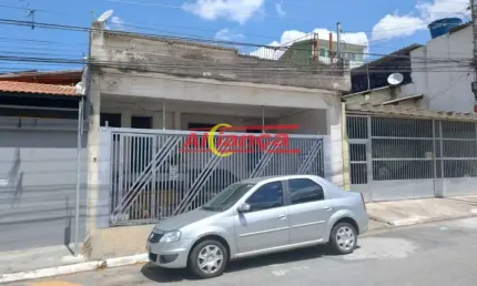 Casa no Jardim Soinco, 03 dorm, 02 banheiros, 02 vagas com 175 metros