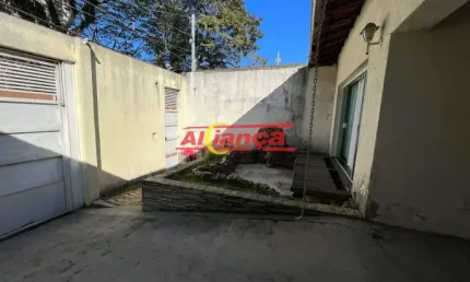 Casa térrea à venda na Vila Rosália a 600 metros do lago de Vila Galvão