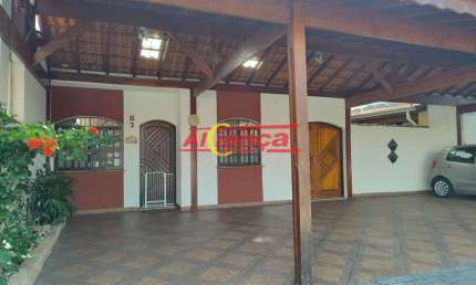CASA EM COND. FECHADO - 3DORM / 03 SUÍTES / 5 VAGAS