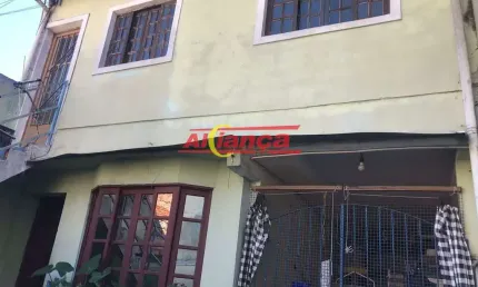 sobrado no Jd. Angelica, 2 casas no mesmo terreno, independentes