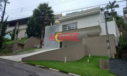 Casa em condomínio com 3 suítes, 2 living, 2 vagas em Arujá hills 3 - Arujá