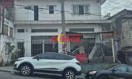 sobrado com mais dois salões comerciais de 60 m2 cada e duas casas  independentes