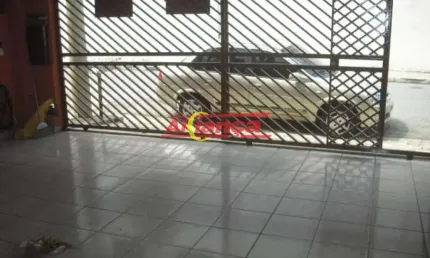 Sobrado para uso comercial ou residencial, 2 vagas, sala ampla, 3 dormitórios (2 suites), 3 andares