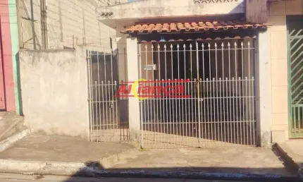 Casa Térrea de 2 Dormitórios com 1 Vaga de Garagem ? Próxima à Praça Oito de Dezembro