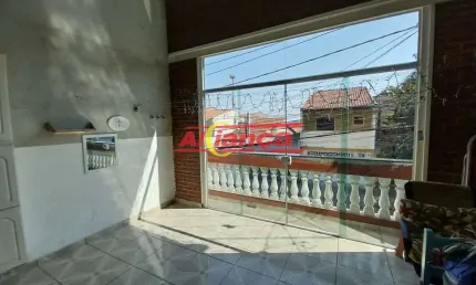 Casa assobradada, 3 dormitórios, 2 banheiros, 1 vaga no Continental II - Guarulhos