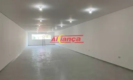 Galpão com 324m² no Jardim Vila Galvão com fácil acesso à Rodovias