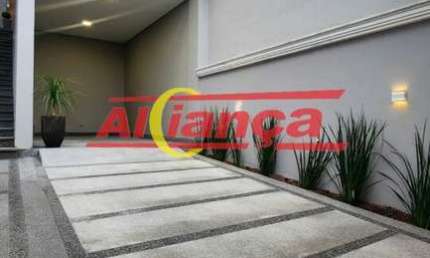 SOBRADO COM 3 DORMITÓRIOS SENDO 2 SUITES Á VENDA, 190m² NOVA ARUJÁ - ARUJÁ/SP