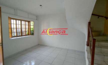Sobrado em Condomínio com 05 dorm, 02 suites, 03 vagas, 127 metros