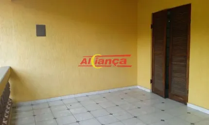 Sobrado vago com 03 quartos sendo 1 suíte, 02 vagas , cozinha planejada, ampla área de lazer, excele
