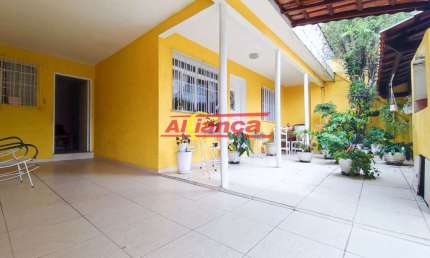 Imóvel Versátil na Vila Barros: Casa Térrea com Salão Comercial e Terraço de Lazer