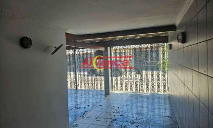 casa enorme na vila Galvão, com 3 suites, mais uma edícula com suite, e tres vagas de garagem