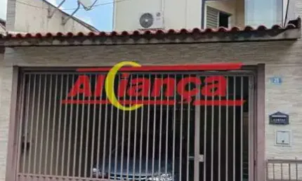 Lindo sobrado com 3 quartos, sendo 1 suíte, 1 banheiro, 2 lavabos, 2 vagas de garagem e área gourmet