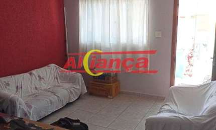 Casa térrea com 2 quartos e 2 vagas - Jardim Vila Galvão / Guarulhos