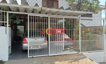 Sobrado na Zona Norte com quintal e excelente localidade