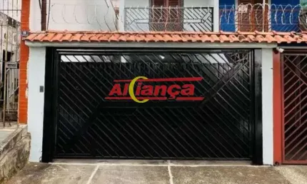 CASA ASSOBRADADA COM 02 QUARTOS SENDO 1 SUÍTE, 03 VAGAS DE GARAGEM  EM ÓTIMA LOCALIZAÇÃO