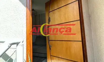 Linda Casa Sobreposta no Jardim Santa Inês, Próxima à Praça 8