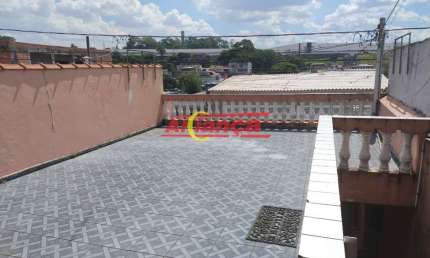 Casa assobradada com 250 metros de terreno, 03 dorm, suite, 03 banheiros