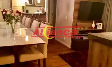 Apartamento reformado de 56m² com 3 dormitórios, suíte ampliada e vista para a piscina