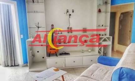 Apartamento de 2 dormitórios com 1 suíte e sacada mobiliado