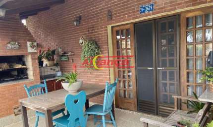 Casa térrea em condomínio com lareira, hidromassagem, piscina e vista para o pôr do sol. Imperdível!