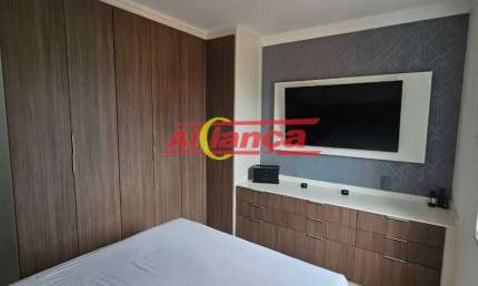 Apartamento reformado com 3 dormitórios, 1 suíte, 2 vagas, sacada envidraçada e ótima localização.