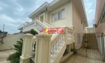 Linda Casa à Venda em Vila Galvão - Excelente Localização!
