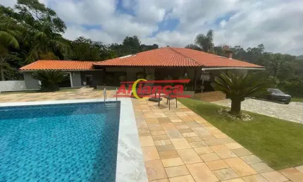 Chácara com 4 quartos, piscina e campo de futebol em arujá