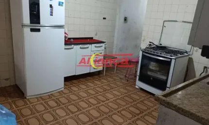 Sobrado com 03 quartos, sala , cozinha, 03 vagas de garagem cobertas, cpróximo ao Sesi Jd. Adriana.