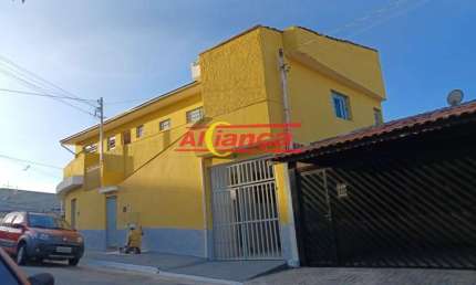 Casa térrea com 02 quartos , sala , cozinha, 02 vagas de garagem, mais 2 casas no mesmo terreno,