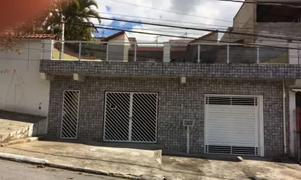 Sobrado com 3 dorm e 4 wc, 3 vagas cobertas ,ampla área de churrasqueira gourmet