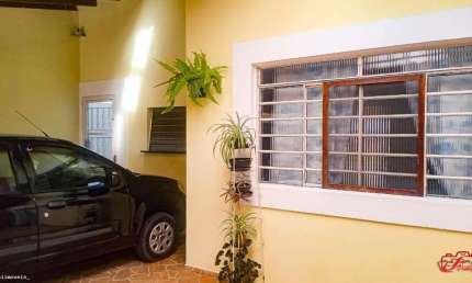 Casa para Venda em Mogi das Cruzes, Vila Jundiaí, 2 dormitórios, 1 banheiro, 2 vagas