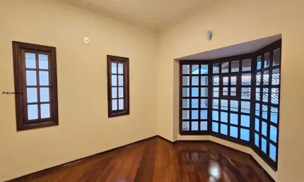Casa / Sobrado para Locação em Mogi das Cruzes, Vila Lavínia, 5 dormitórios, 2 suítes, 5 banheiros, 3 vagas