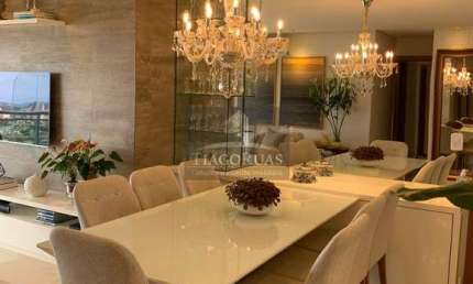 Amplo apartamento com 144 m², sendo 3/4 e 2 suítes com vista mar e decorado.