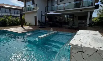 Casa de 5 suítes à venda na praia do forte - luxo e conforto à beira-mar!