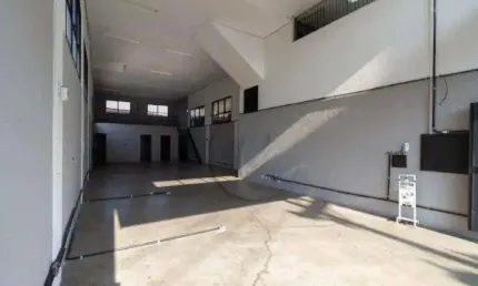 Galpão com 432m² para locação no bairro Casa Branca em Santo André.