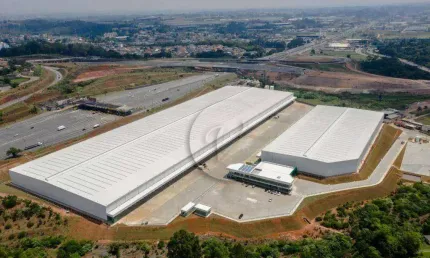 Barracão / Galpão / Depósito com 10 salas para alugar na Rua Tomi Saburo Yamamoto, Centro Industrial de Arujá, Arujá