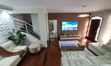 Excelente casa localizada no bairro Vila Gilda em Santo André - SP