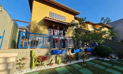 Casa com 3 dormitórios à venda, 199 m² por R$ 1.700.000,00 - Granja Viana - Carapicuíba/SP