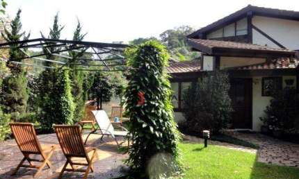 Casa Praticamente Térrea!!, Chácara dos Lagos, Granja Viana.(PORTAL)