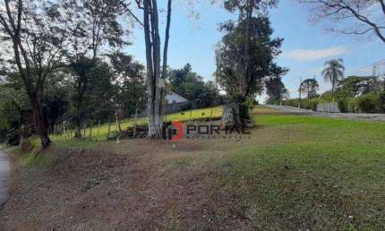 Lote de esquina com 1,500 m2 no residencial Fazendinha