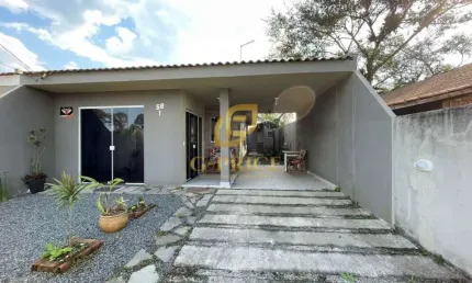 Linda casa com piscina e face leste apenas 250 mts do mar