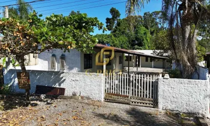 2 Ótimas Casas com Terreno de 360m² apenas 650 mts do Mar