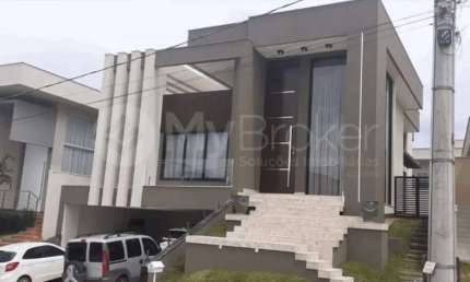 Casa com 4 quartos, 4 suítes, 2 banheiros, e 3 vagas de garagem. codigo: 13712