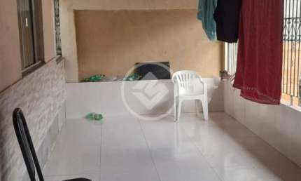 Sobrado sendo 1 casa em cima da outra com saídas separadas, porem tem q fazer um muro de divisória na área codigo: 74549