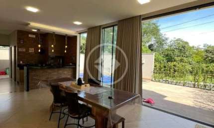 CASA TERREÁ DE 4 SUITES NO CONDOMÍNIO DO LAGO codigo: 94569
