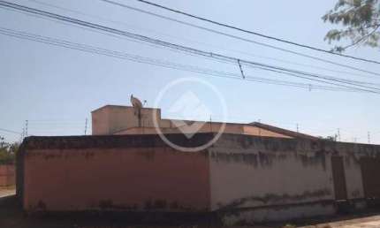 CASA NO SETOR FAIÇALVILLE DE FRENTE PARA O PARQUE codigo: 86581