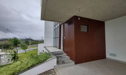 Casa com 4 dormitórios, 3 suítes, 2 vagas, 268 m² - Alphaville II - Juiz de Fora