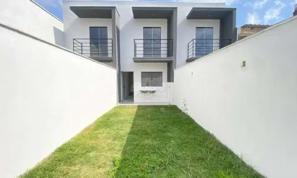 Casa nova de 2 quartos a venda com ótimo espaço externo no Parque Guarani