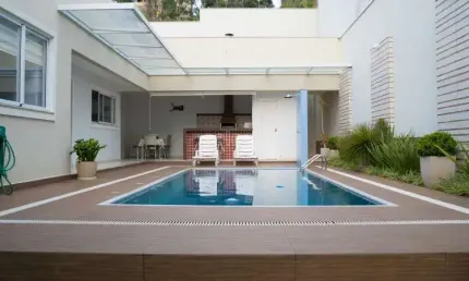Linda Casa de 4 suites no Bairro Quintas da Avenida